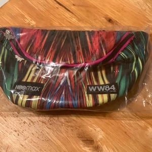 Wonder women hbo max  Fanny pack